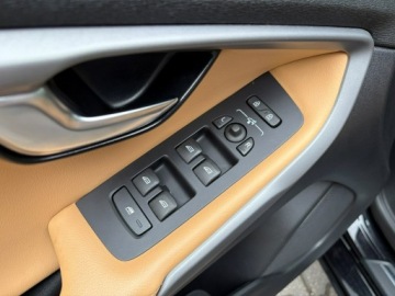 Volvo V40 II Hatchback Facelifting 2.0 D2 120KM 2019 Volvo V40 2.0 Full LED Skóry Podgrzewane fotele, zdjęcie 10