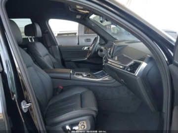 BMW X7 2025 BMW X7 M60i 2025 4.4 Benzyna 523KM, zdjęcie 9