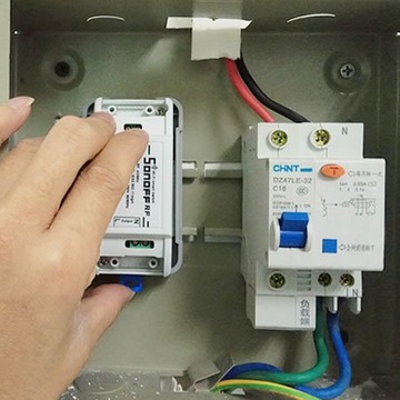 Монтажный кронштейн Sonoff на DIN-рейку + винты