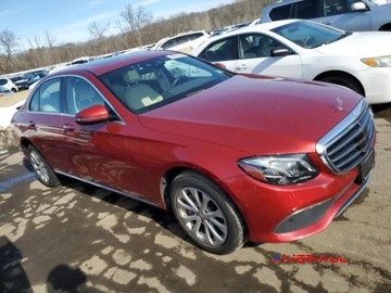 Mercedes Klasa E W213 2017 Mercedes-Benz Klasa E 2017 r., 2,0L 300 4MATIC 2.0 Benzyna 241KM, zdjęcie 2