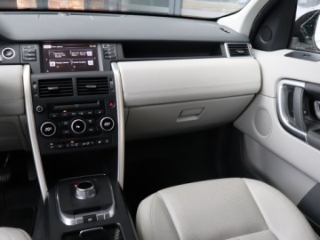 Land Rover Discovery Sport SUV 2.0 Si4 240KM 2015 Land Rover Discovery Sport Si4, Salon Polska, zdjęcie 7