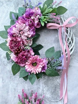 WIANEK WIOSENNY NA DRZWI KWIATY SZTUCZNE WIKLINOWY STROIK WIENIEC 35cm