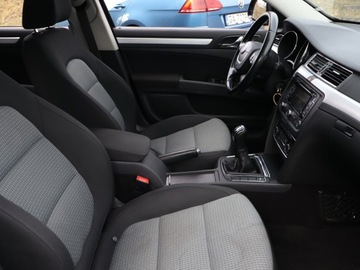 Skoda Superb II Sedan 1.6 TDI CR DPF 105KM 2012 Skoda Superb 1.6 TDI, Navi, Xenon, Klima, zdjęcie 8