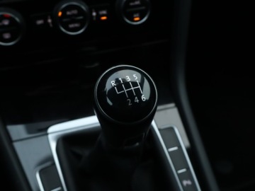 Volkswagen Golf VII Hatchback 3d Facelifting 1.5 TSI BMT 130KM 2018 VW Golf 1.5 TSI, Salon Polska, Klima, Klimatronic, zdjęcie 18