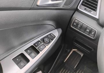 Hyundai Tucson III 2015 Hyundai Tucson 2015r, 1.7 CRDI. Uszkodzony przod. 1.7 Diesel 117KM, zdjęcie 9