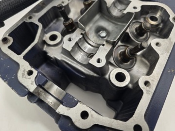 Головка клапанов Suzuki DR 750 DR 800