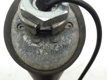 ANTÉNA STŘEŠNÍ BIČ ZESILOVAČ SIGNÁLU AUTORÁDIO AUDI A1 8X 8X0035501A