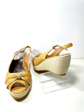 ЖЕНСКИЕ КЛАССИЧЕСКИЕ САНДАЛИИ НА УДОБНОЙ ТАНКЕТКЕ 38