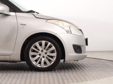 Suzuki Swift V Hatchback 5d 1.3 DDiS 75KM 2012 Suzuki Swift 1.3 DDiS, Klima, Klimatronic, zdjęcie 13