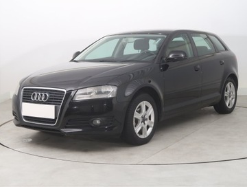 Audi A3 8P Hatchback 3d 1.6 102KM 2009 Audi A3 1.6, Klima,ALU, zdjęcie 1
