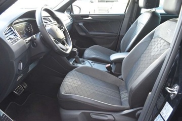 Volkswagen Tiguan II SUV Facelifting 1.5 TSI 150KM 2022 Volkswagen Tiguan SalonPL 150KM TSI DSG R-Line Premium HakKessyNavi ACC Ma, zdjęcie 28