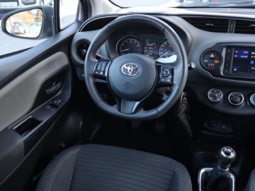 Toyota Yaris III Hatchback 5d Facelifting 2017 1.5 Dual VVT-iE 111KM 2020 Toyota Yaris 1.5 Dual VVT-i, Salon Polska, zdjęcie 6