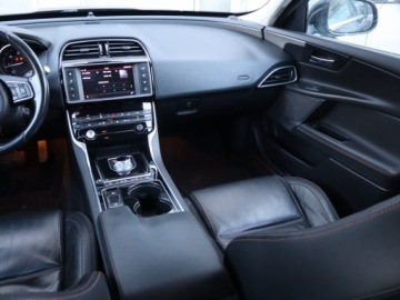 Jaguar XE Sedan 2.0 i4 180KM 2016 Jaguar XE 20d, Salon Polska, 177 KM, Automat, zdjęcie 7