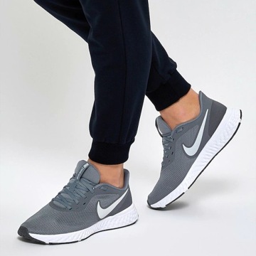 buty NIKE REVOLUTION 5 BQ3204 005 r. 41 SZARE