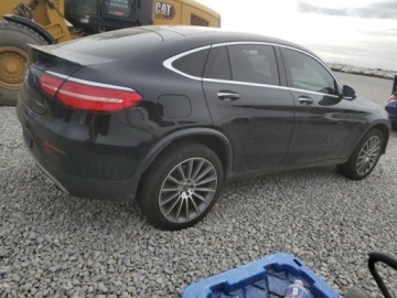 Mercedes GLC C253 2019 Mercedes-Benz GLC 2019 MERCEDES-BENZ GLC COUPE 300 4MATIC 2.0 Benzyna 241KM, zdjęcie 2