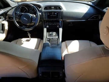 Jaguar F-Pace 2018 Jaguar F-Pace Premium 2018 2.0l 2.0 Benzyna 247KM, zdjęcie 4