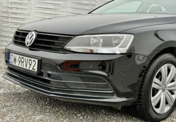 Volkswagen Jetta VI Sedan Facelifting 2.0 TDI 110KM 2016 Volkswagen Jetta Volkswagen Jetta 2.0 TDI DPF BMT Comfortline 2.0 Diesel, zdjęcie 19