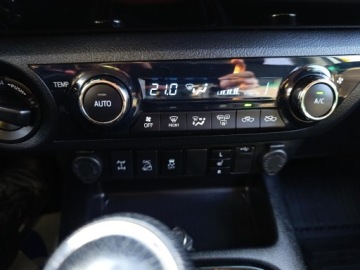 Toyota Hilux VIII Pojedyncza kabina 2.4 D-4D 150KM 2019 Toyota Hilux 2.4 D-4D Double Cab SR5 4x4 Toyota Hi, zdjęcie 33