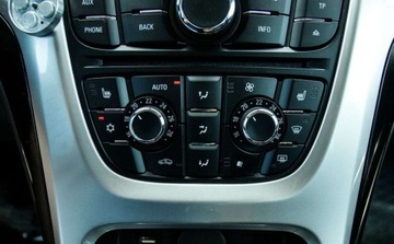 Opel Astra J Sports Tourer 1.4 Turbo ECOTEC 140KM 2011 Opel Astra 1.4T 140KM Led Xenon PDC Climatronic serwis ASO Alu 1.4 Benzyna, zdjęcie 22