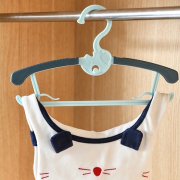 WIESZAKI DLA DZIECI WIESZAKI NA KOSTIUM DZIECIĘCE REGULOWANE WIESZAK NA Ubrania