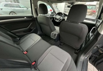 Volkswagen Passat B8 Limousine Facelifting 1.5 TSI EVO 150KM 2021 Volkswagen Passat Essence Pakiety, Tempomat, Reflektory LED, Bezwypadkowy, zdjęcie 8