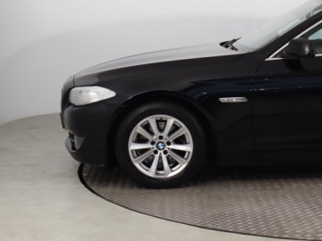 BMW Seria 5 F10-F11 Limuzyna 520d 184KM 2012 BMW 5 520d, 181 KM, Automat, Skóra, Navi, Xenon, zdjęcie 14