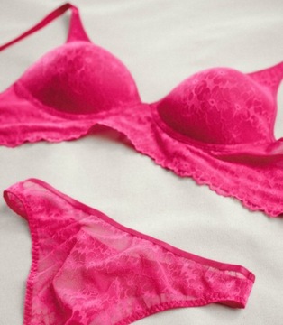 Majtki Triumph Bright Spotlight High Leg String 42