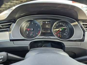 Volkswagen Passat B8 Variant Facelifting 2.0 TDI SCR 150KM 2021 Volkswagen Passat Variant 2,0 diesel 150KM DSG LED, zdjęcie 11