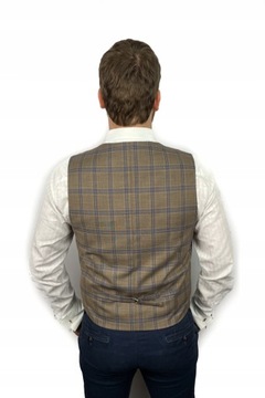 Мужской жилет с повседневным костюмом, галстуком-бабочкой и нагрудным платком.