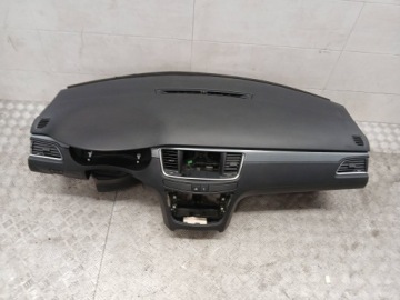 PEUGEOT 508 I: подножка, консоль, приборная панель, ремни безопасности, подушки безопасности, 2015 г.