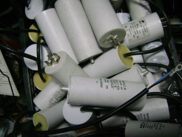 KONDENSATOR ROZRUCHOWY DO SILNIKA 80uF 450V