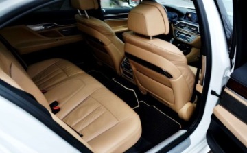 BMW Seria 7 G11-G12 Sedan Facelifting 4.4 750i 530KM 2020 BMW Seria 7 M-Pakiet X-Drive Maly przebieg, Bogata wersja wyposazenia,, zdjęcie 35