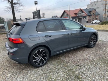 Volkswagen Golf VIII Hatchback 1.5 TSI EVO 150KM 2021 Volkswagen Golf 1.5 TSI EVO 150 KM STYLE BEZWYPADKOWY I- WLASCICIEL, zdjęcie 17