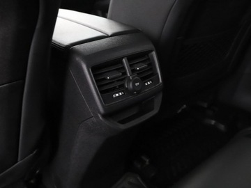 Peugeot 3008 II Crossover 1.5 BlueHDI 130KM 2019 Peugeot 3008 Historia serwisowa Automat Virtual, zdjęcie 39