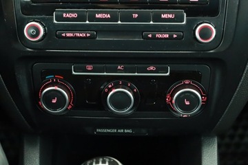 Volkswagen Jetta VI Sedan 1.2 TSI 105KM 2011 VW Jetta 1.2 TSI, Salon Polska, Klima, Tempomat, zdjęcie 10