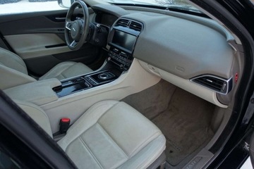 Jaguar XE Sedan 2.0 i4 200KM 2017 Jaguar XE Bezwypadek Salon PL 1rej. 2018 RWD 2.0 Benzyna, zdjęcie 11