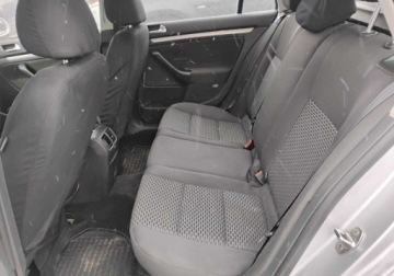 Volkswagen Golf VI Variant 1.6 TDI-CR DPF BlueMotion 105KM 2012 Volkswagen Golf 2012r, SALON POLSKA. 1.6 TDI. Lekko uszkodzony przod. Jezd, zdjęcie 7