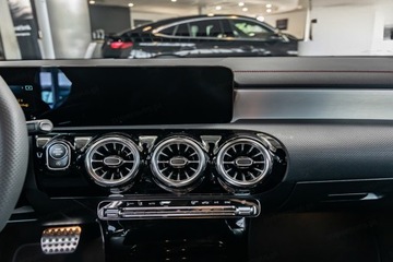 Mercedes CLA C118/X118 Shooting Brake Facelifting 1.3 200 163KM 2024 CLA 200 AMG Line Shooting Brake 1.3 (163KM) 2024, zdjęcie 9