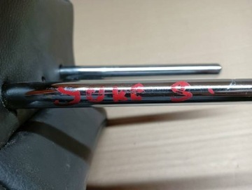 NISSAN JUKE I F15 PODHLAVNÍK ZADNÍ CENTRÁLNÍ