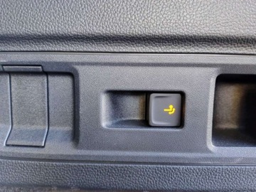 Volkswagen Passat B8 Variant Facelifting 2.0 TDI SCR 150KM 2024 Volkswagen Passat Variant Faktura VATKamery 360Zadbany Maly przebiegElegan, zdjęcie 27