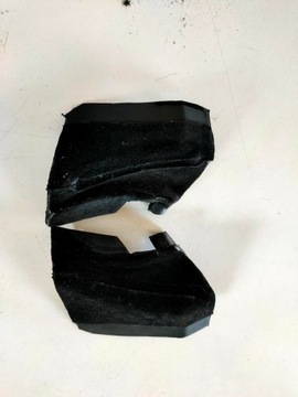 Уплотнитель средней стойки Mercedes C126 Новый