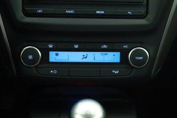 Toyota Avensis III Sedan Facelifting 2015 1.6 Valvematic 132KM 2017 Toyota Avensis 1.6 Valvematic, Salon Polska, zdjęcie 10