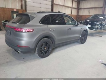 Porsche Cayenne III 2021 Porsche Cayenne E-HYBRID 2021, od ubezpieczalni 3.0 Benzyna 335KM, zdjęcie 4