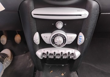 Mini One II 2009 MINI ONE 2009r, 1.4 Benzyna. Uszkodzony lewy przod. Jezdzi. 1.4 Benzyna, zdjęcie 14