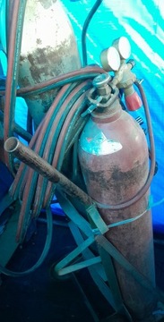 Кислородные цилиндры + ацетилен + сварные аксессуары