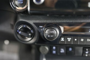 Toyota Hilux VIII Podwójna kabina Facelifting 2.8 D-4D 204KM 2023 Toyota Hilux 2.8 D-4D Double Cab Invincible 4x4 aut 2.8 Diesel 204KM, zdjęcie 28