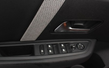 Citroen 2022 Citroen C4 Shine EAT8 2022 FV23 1.2 Benzyna 130KM, zdjęcie 19