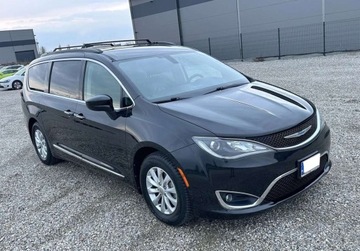 Chrysler Pacifica II 2017 Chrysler Pacifica 3.6 BENZ 287 KM 7 OSOB 2017r Warszawa 3.6 Benzyna, zdjęcie 1