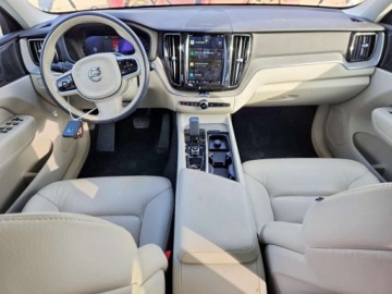 Volvo XC60 II 2023 Volvo XC 60 Plus 2023 2.0 Benzyna 247KM, zdjęcie 8