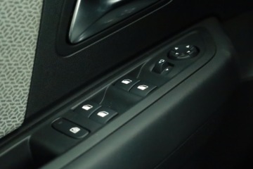 Citroen C4 III SUV 1.2 PureTech 130KM 2022 Citroen C4 1.2 PureTech, Salon Polska, zdjęcie 15